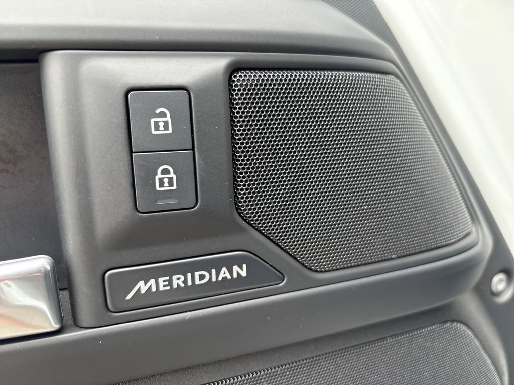 Used 2025 Land Rover Defender 110 S AWD/4WD image 15