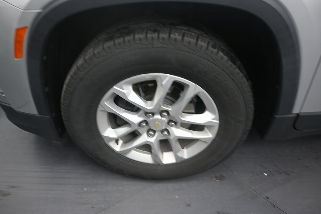 Used 2022 Chevrolet Traverse LS FWD image 9