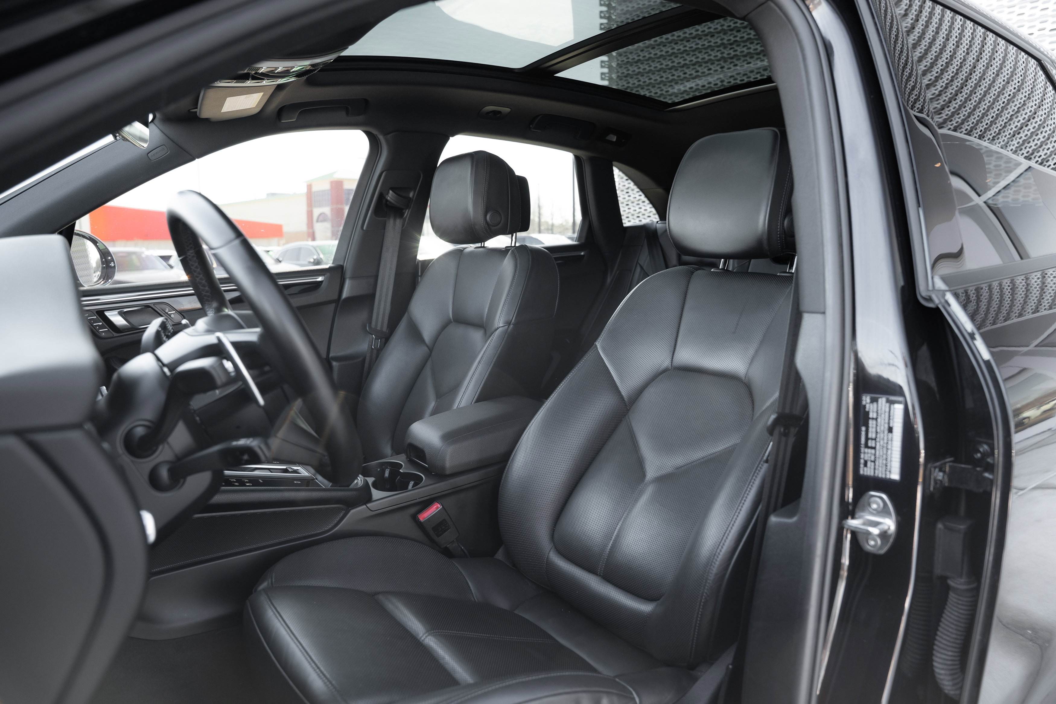 Used 2022 Porsche Macan image 24