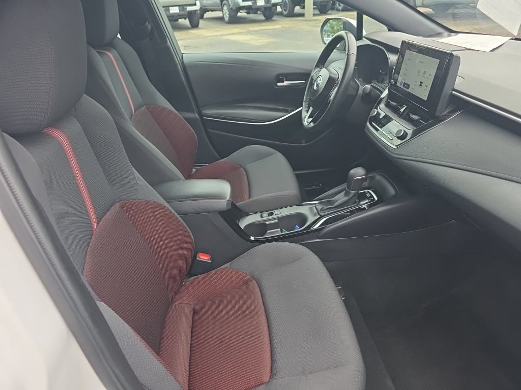 Used 2025 Toyota Corolla SE FWD image 9