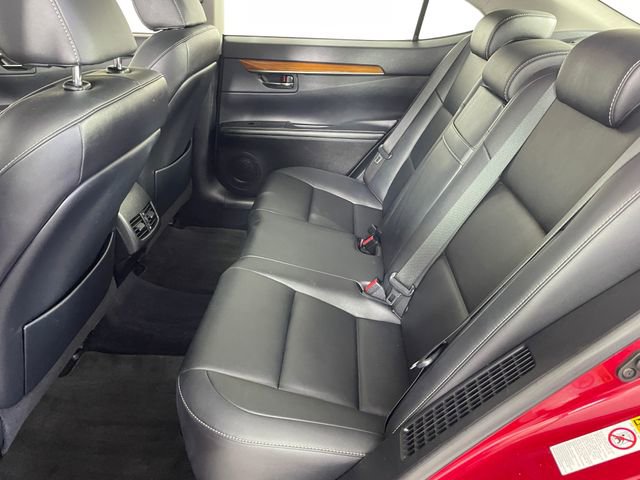 Used 2013 Lexus ES 300h image 17