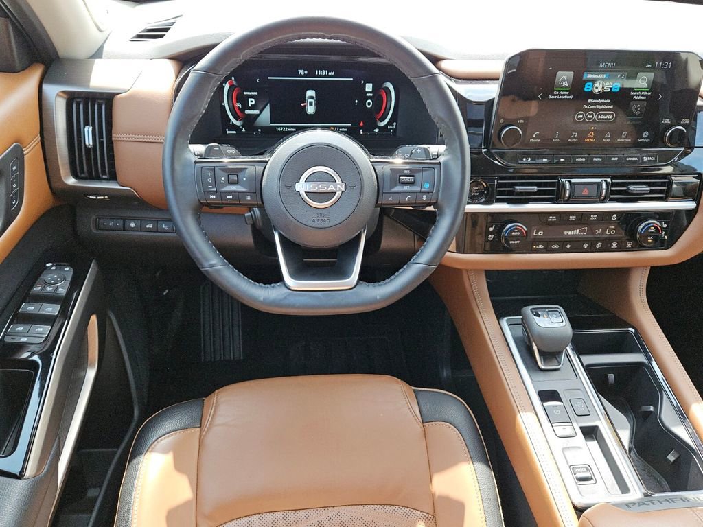 Used 2025 Nissan Pathfinder Platinum w/ Black Appearance Package image 12