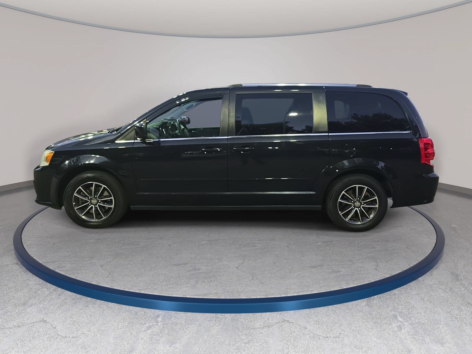 Used 2017 Dodge Grand Caravan SXT FWD image 8