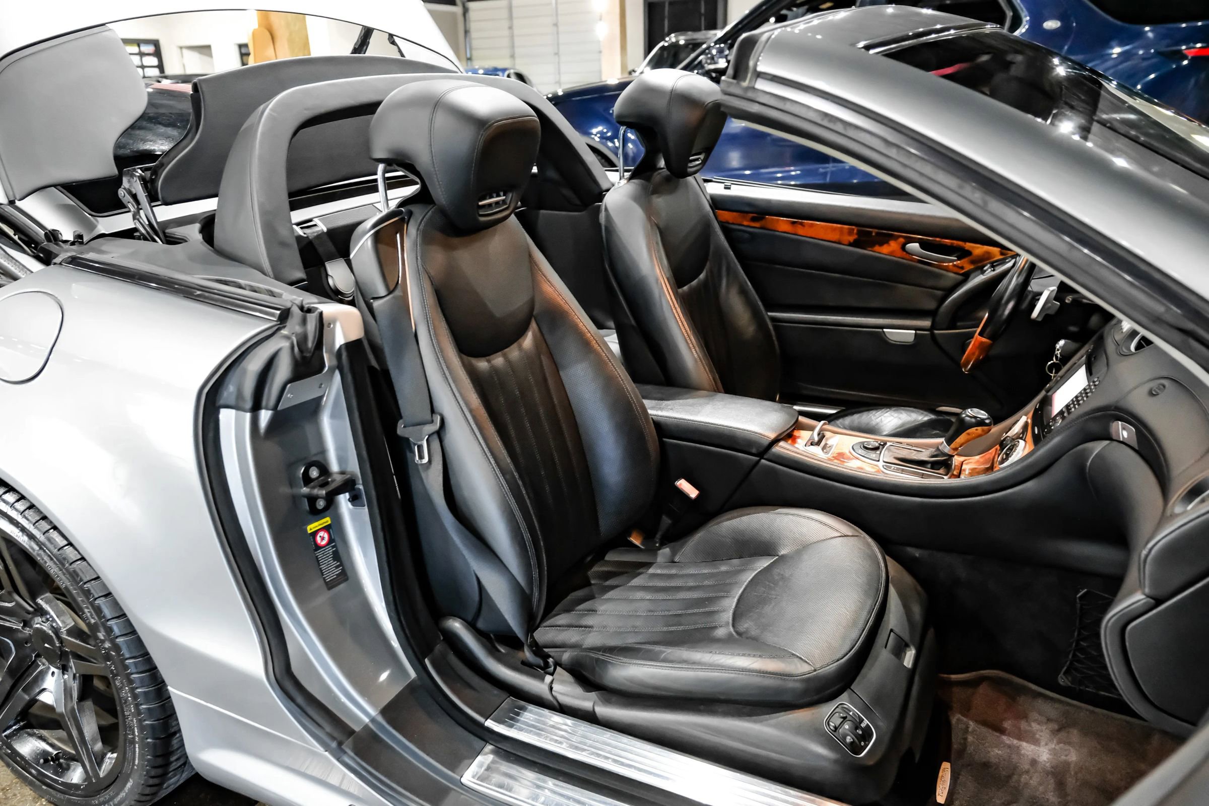 Used 2011 Mercedes-Benz SL 550 w/ Premium I Pkg image 28