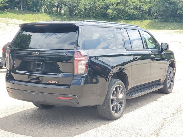 Used 2023 Chevrolet Suburban RST w/ Luxury Package image 5