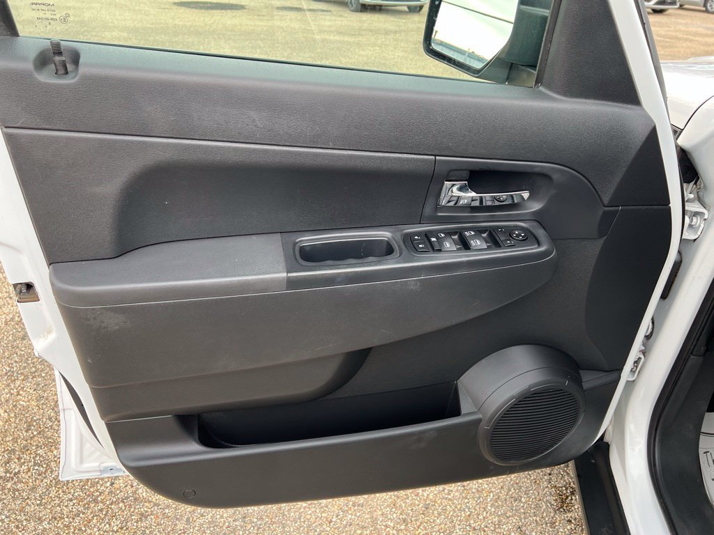 Used 2012 Jeep Liberty Sport AWD/4WD image 26