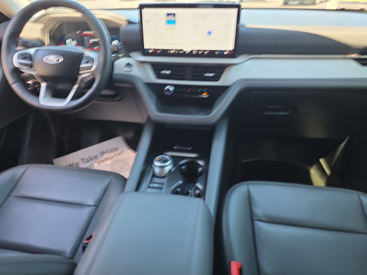 Used 2025 Ford Explorer Active w/ Active Comfort Package RWD image 2