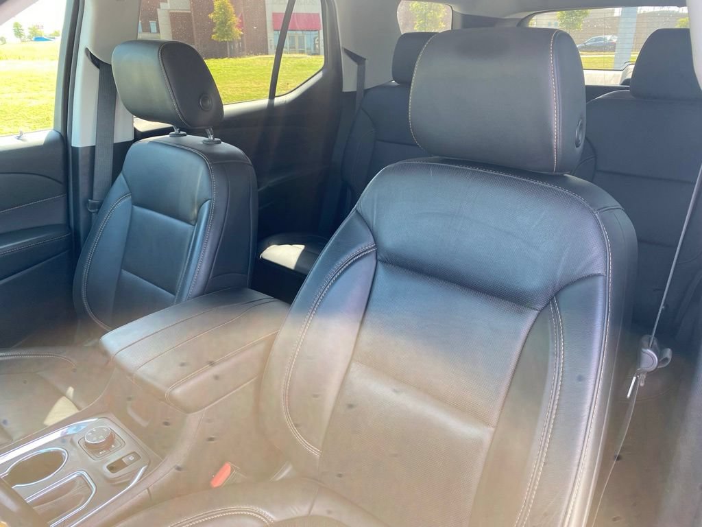 Used 2020 Chevrolet Traverse Premier w/ Redline Edition AWD/4WD image 11