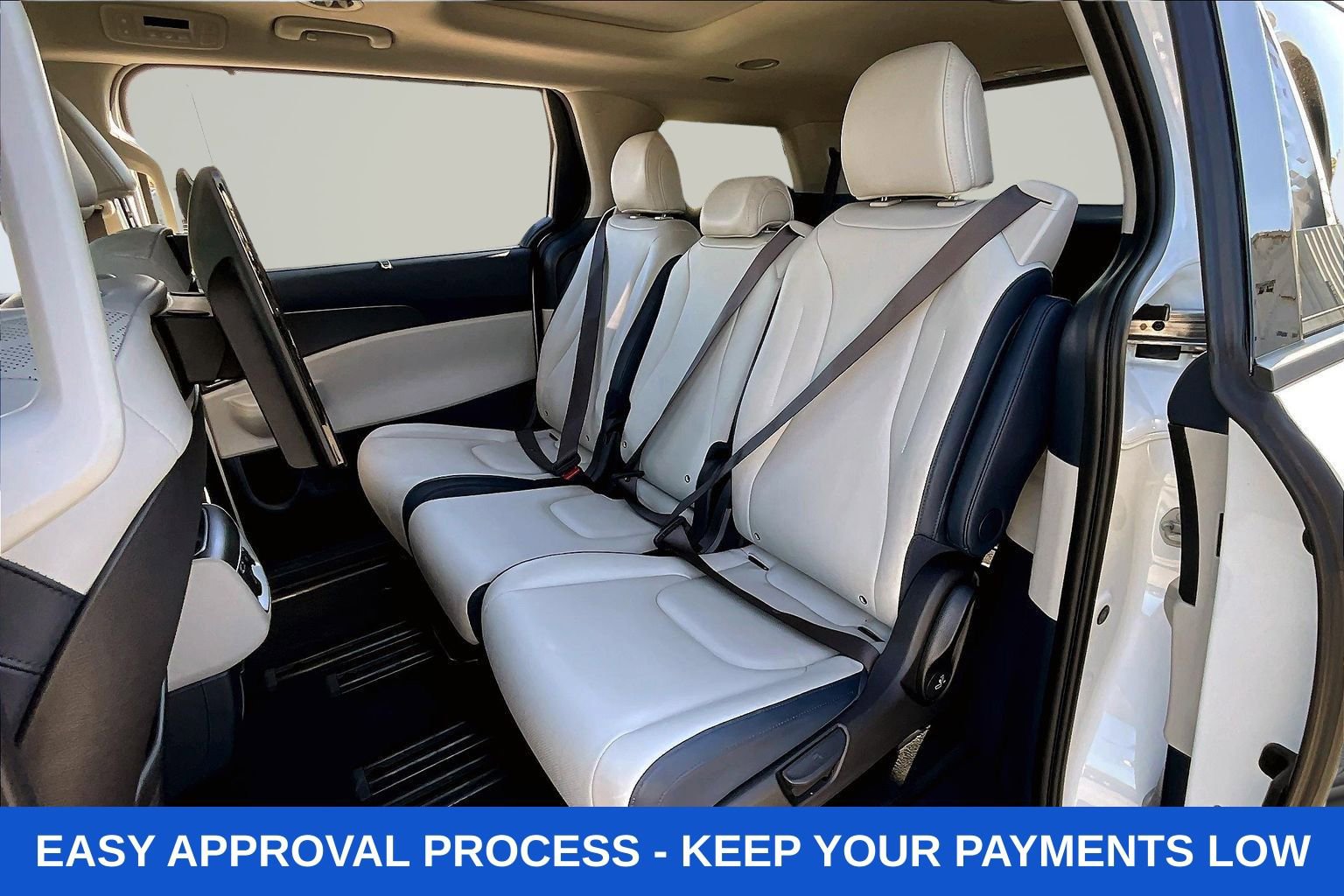 Used 2025 Kia Carnival SX image 29