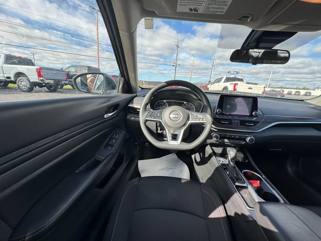 Used 2024 Nissan Altima 2.5 SV image 12