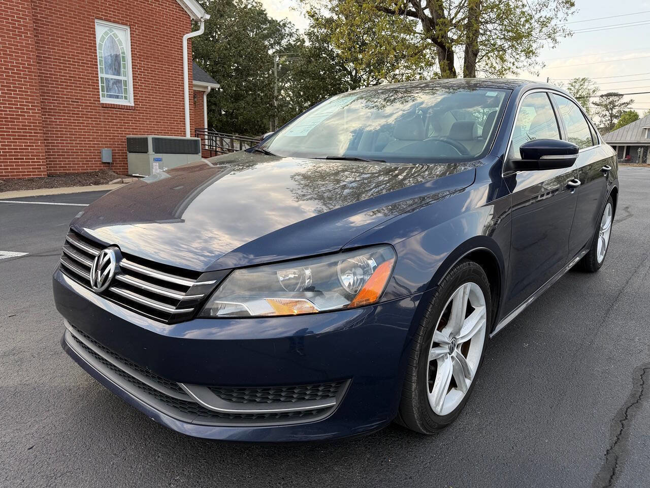 Used 2014 Volkswagen Passat 2.5 SE FWD image 2