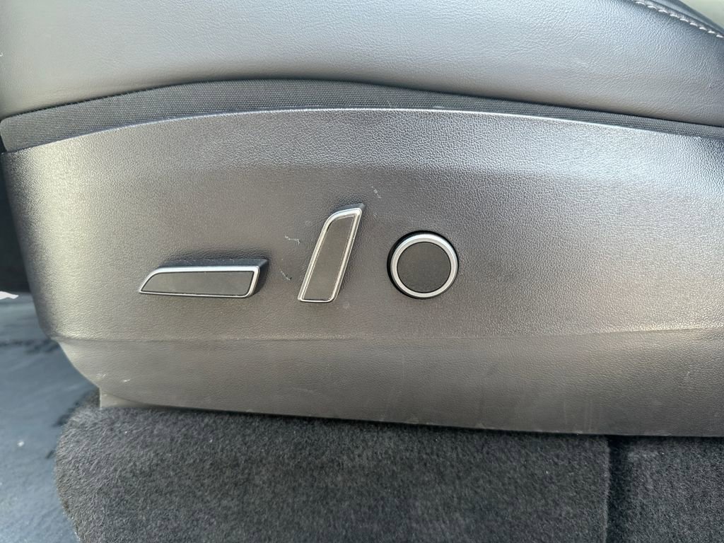 Used 2022 Tesla Model Y Long Range image 16