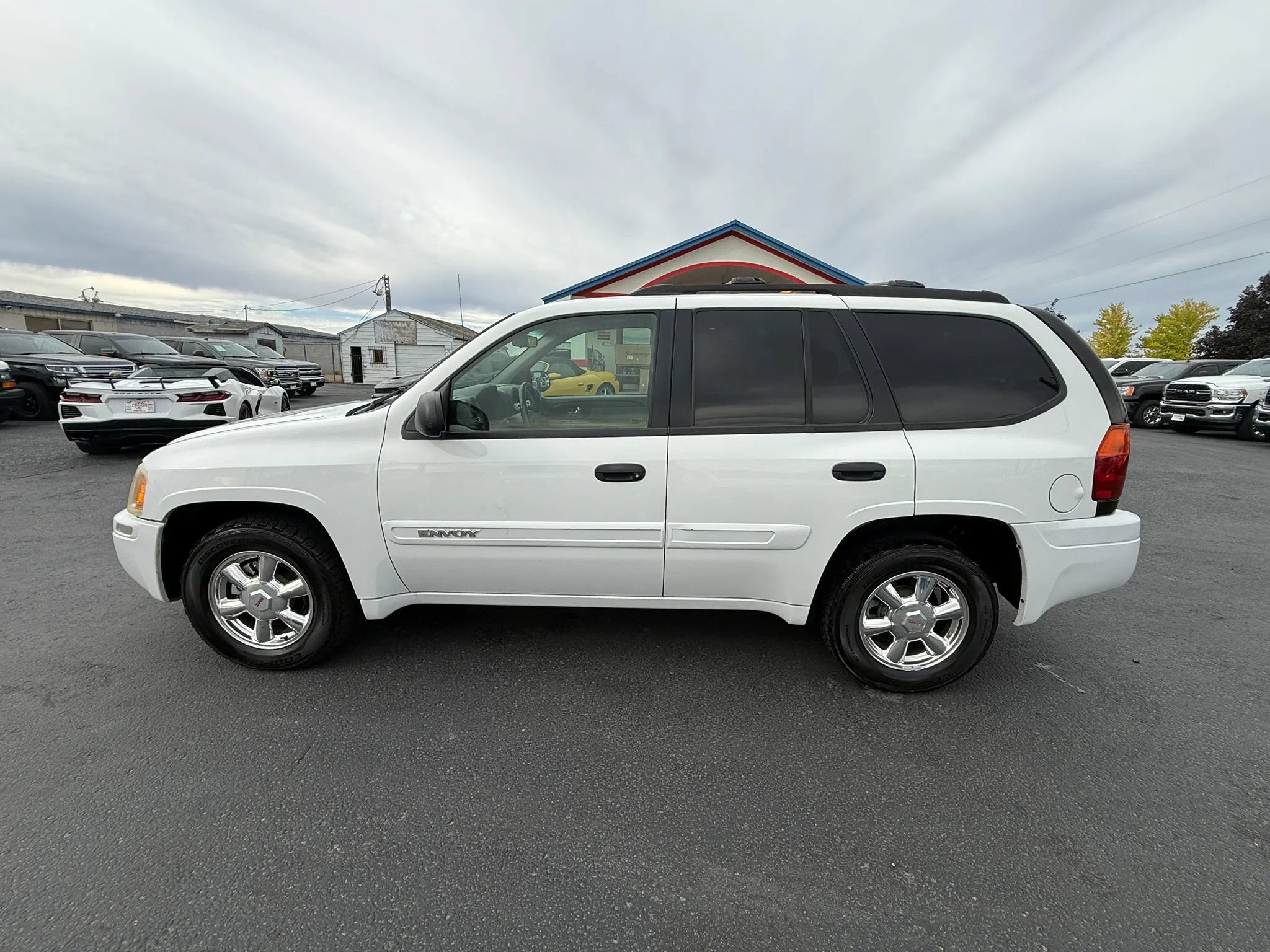 Used 2003 GMC Envoy SLE AWD/4WD image 2