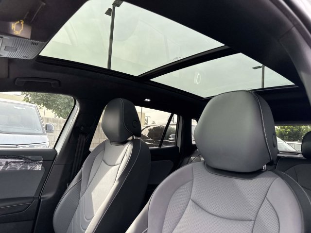 New 2026 Volkswagen Tiguan SE R-Line FWD image 13