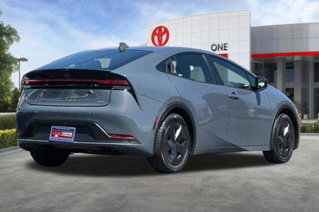 Certified 2025 Toyota Prius LE FWD image 5