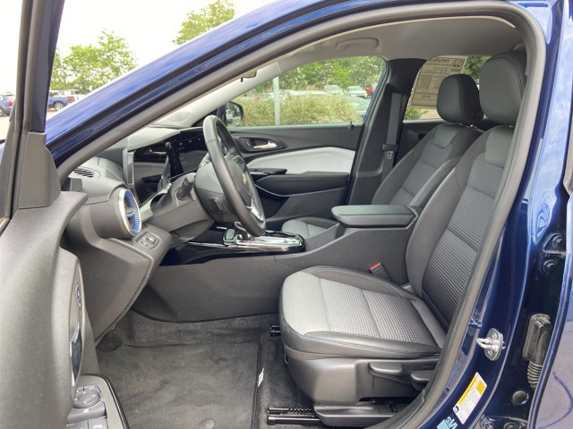 Used 2024 Chevrolet Trax LT w/ Driver Confidence Package FWD image 36