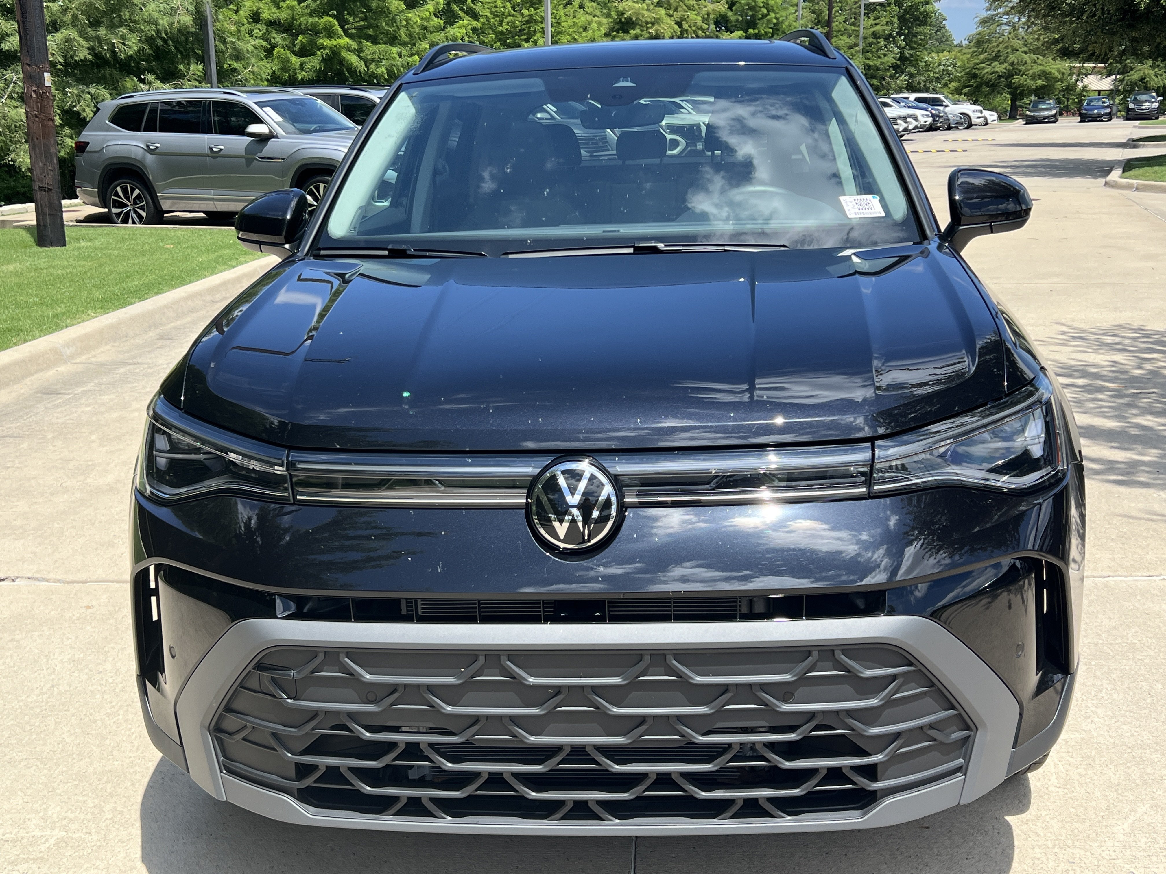 Certified 2025 Volkswagen Taos SE AWD/4WD image 3