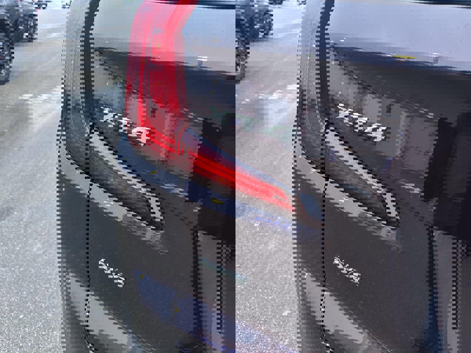 Used 2020 Cadillac XT4 Premium Luxury image 3