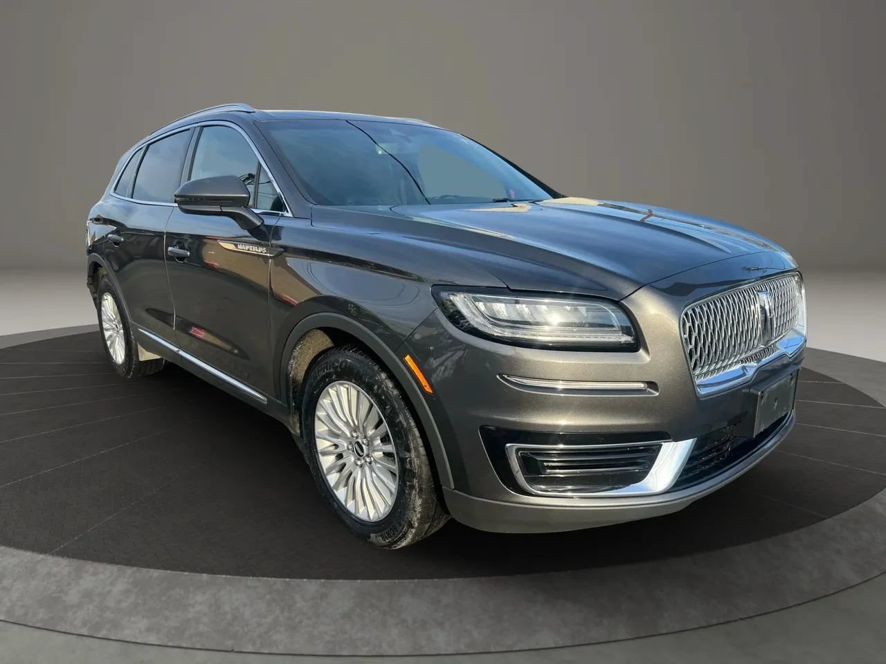 Used 2019 Lincoln Nautilus Premier AWD/4WD image 3