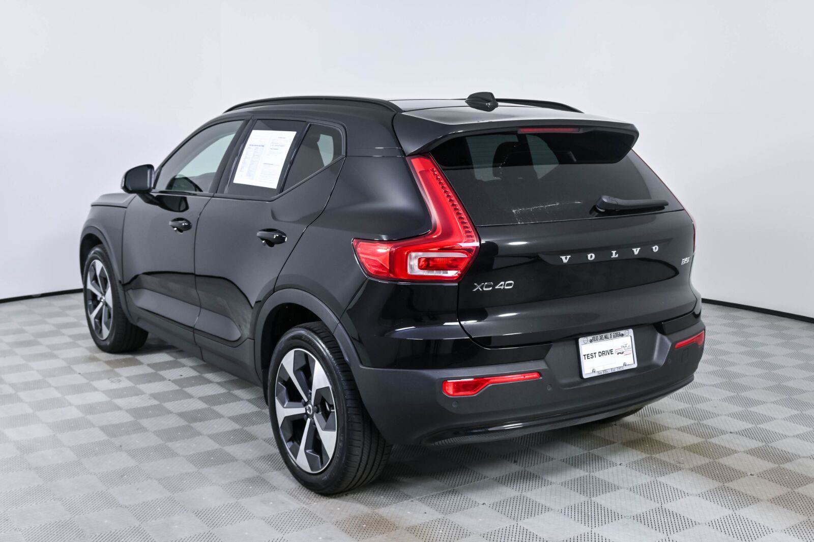 Used 2024 Volvo XC40 B5 Core w/ Protection Package Premier AWD/4WD image 3