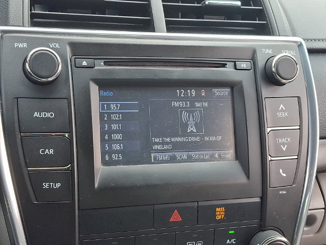 Used 2015 Toyota Camry LE FWD image 17