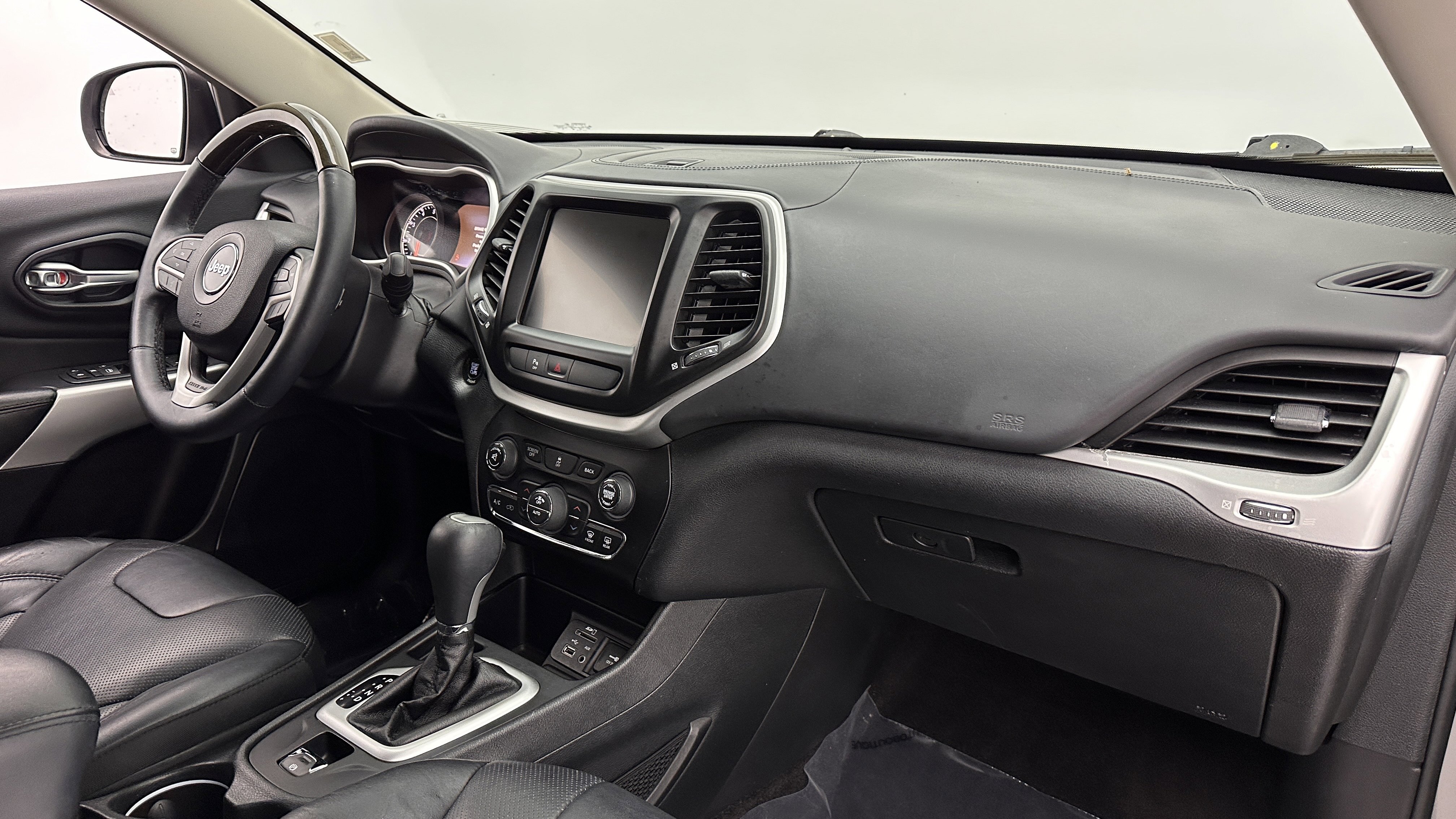Used 2016 Jeep Cherokee Overland FWD image 33