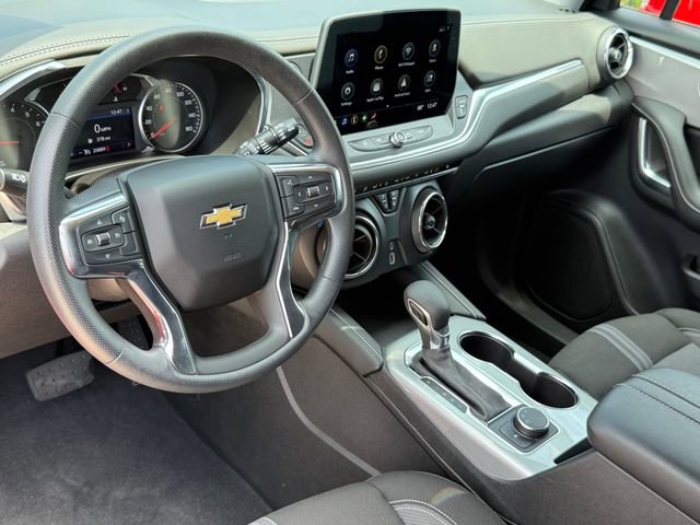 Used 2025 Chevrolet Blazer LT FWD image 11