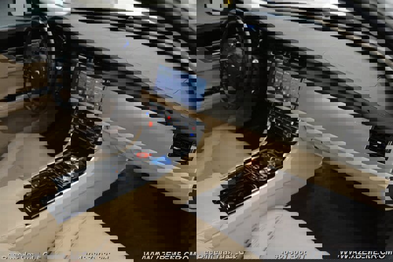 Used 2020 Jaguar XF Premium image 18