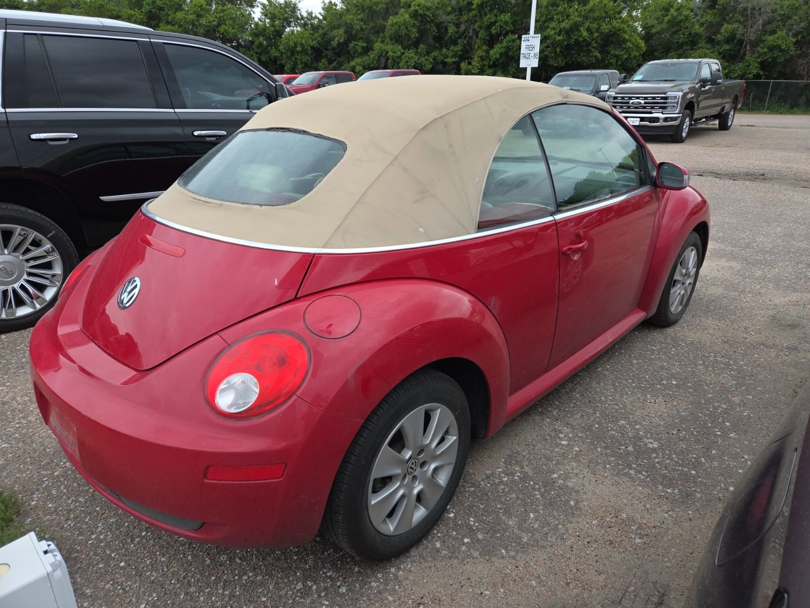 Used 2009 Volkswagen Beetle S FWD image 4