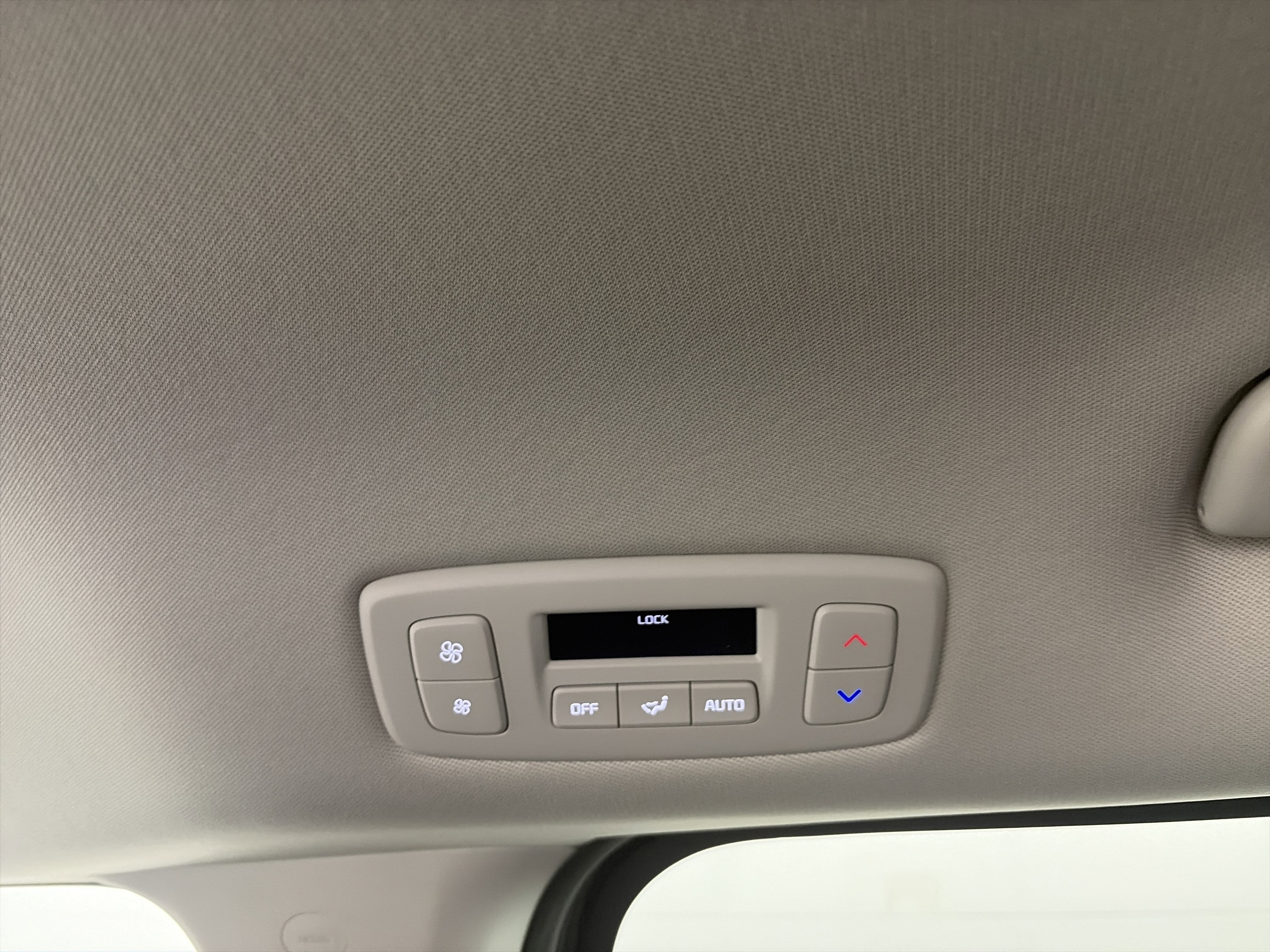 Used 2025 Kia Carnival image 41