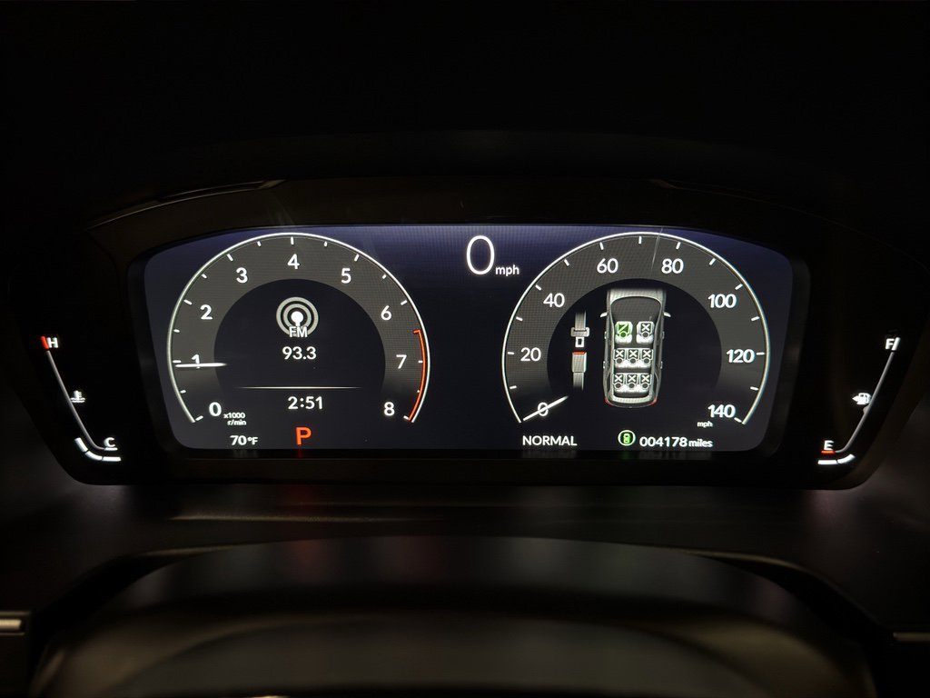 Used 2025 Honda Pilot Elite image 18