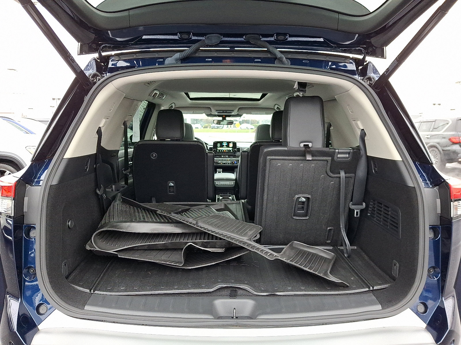 Used 2024 Nissan Pathfinder Platinum image 29