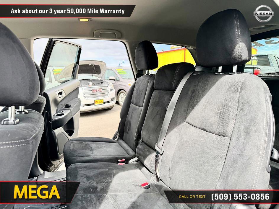 Used 2016 Nissan Pathfinder SV image 17