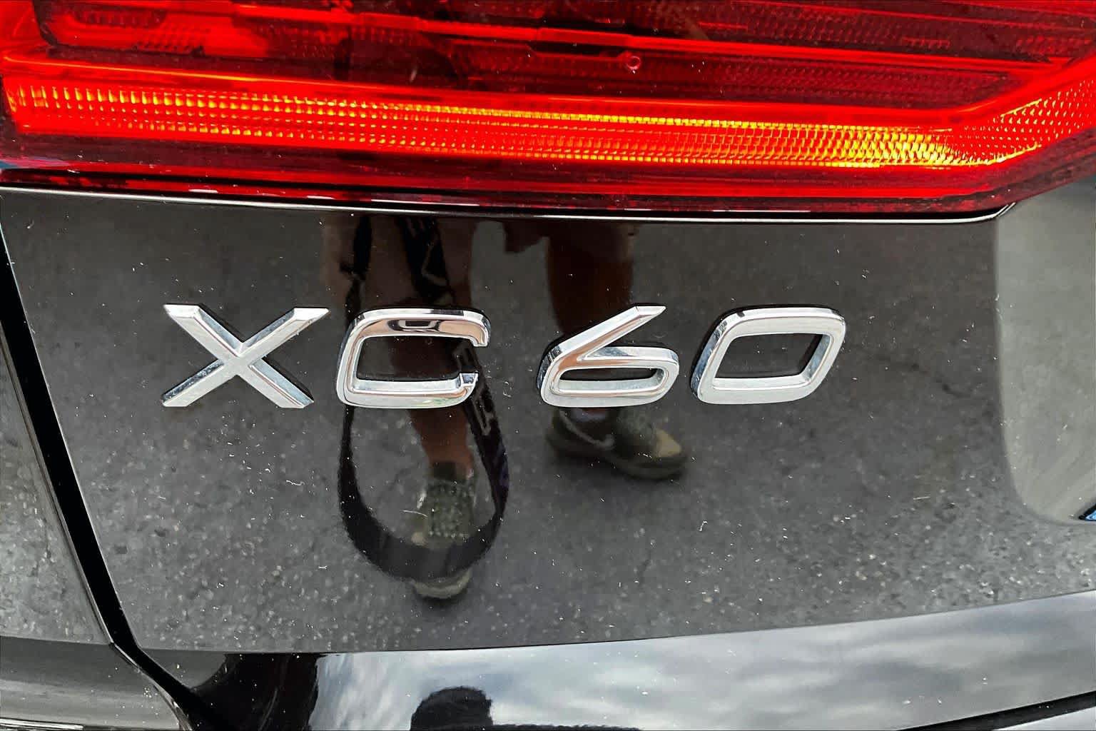 Used 2018 Volvo XC60 T6 Momentum w/ Convenience Package AWD/4WD image 9