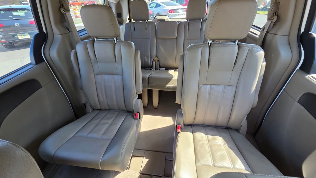 Used 2013 Chrysler Town & Country Touring-L w/ Entertainment Group #2 image 19