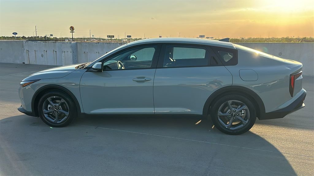 Used 2025 Kia K4 LXS image 9