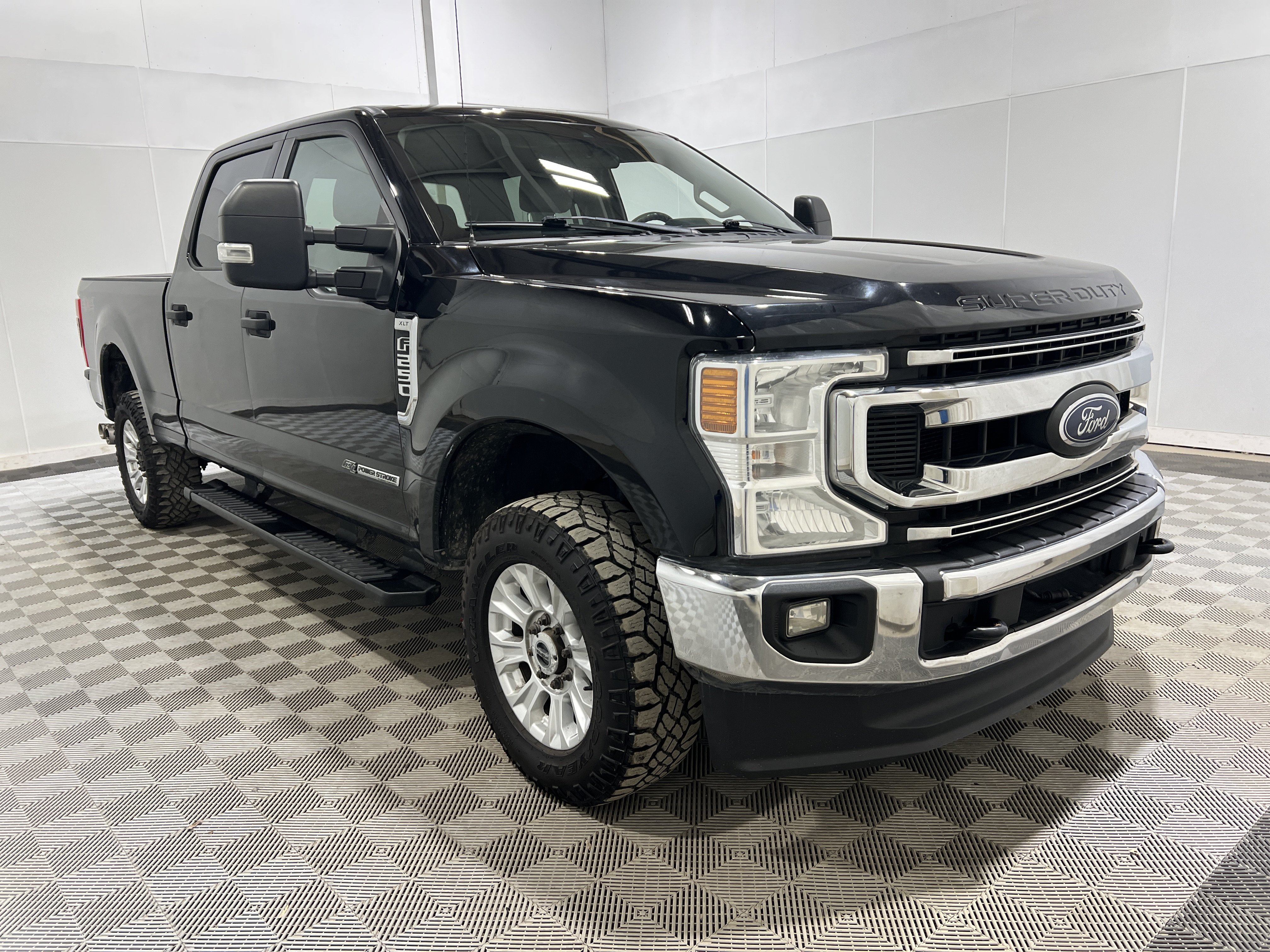 Used 2020 Ford F250 XLT w/ XLT Value Package AWD/4WD image 4