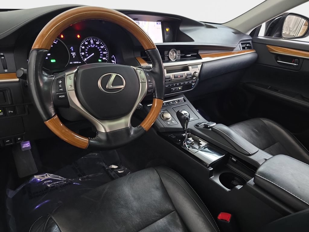 Used 2015 Lexus ES 300h w/ Navigation System Package FWD image 10