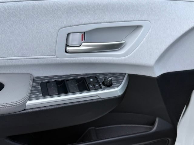 Used 2025 Toyota Sienna XLE FWD image 29