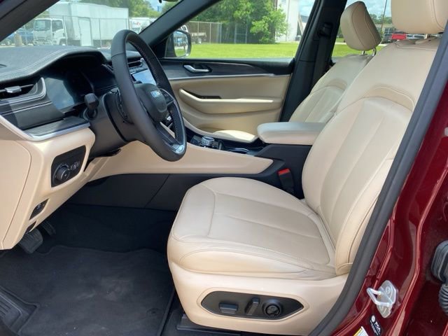 Used 2025 Jeep Grand Cherokee L Limited AWD/4WD image 14
