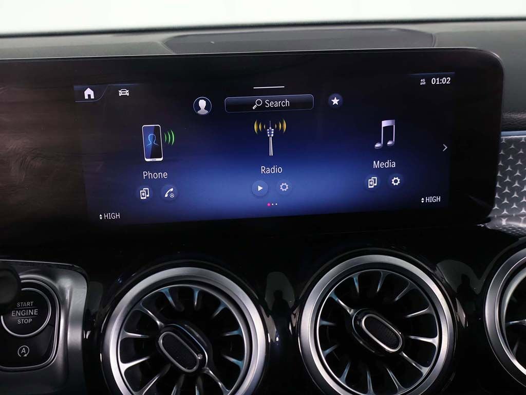 Used 2025 Mercedes-Benz GLB 250 4MATIC image 45