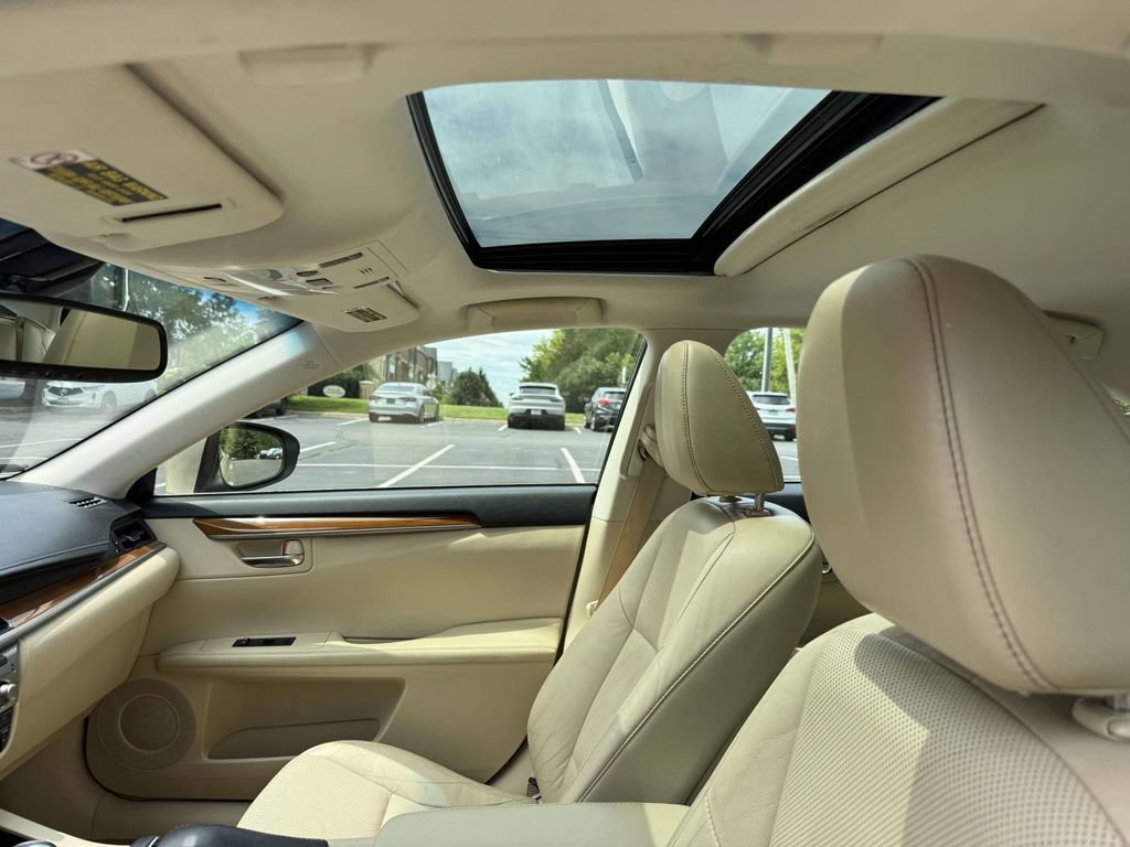 Used 2013 Lexus ES 300h w/ Luxury Pkg FWD image 20