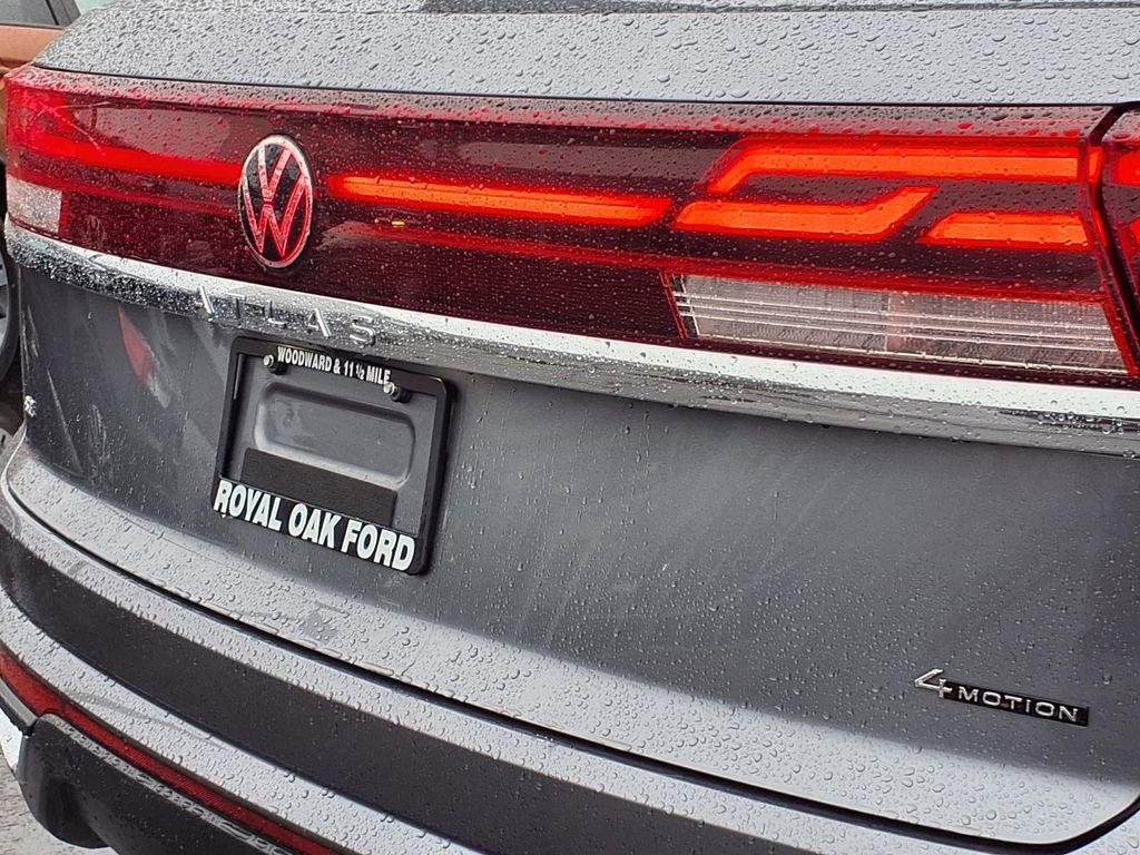 Used 2025 Volkswagen Atlas Cross Sport SE image 19