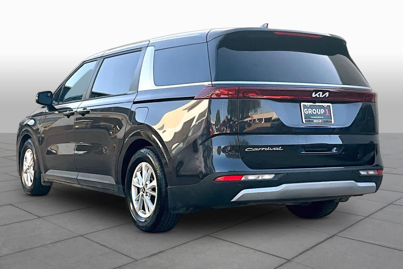 Used 2022 Kia Carnival LX FWD image 12