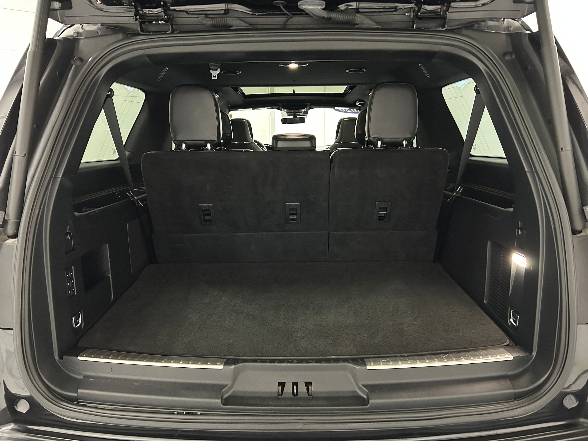 Used 2020 Lincoln Navigator L Reserve w/ Equipment Group 208A Reserve AWD/4WD image 36