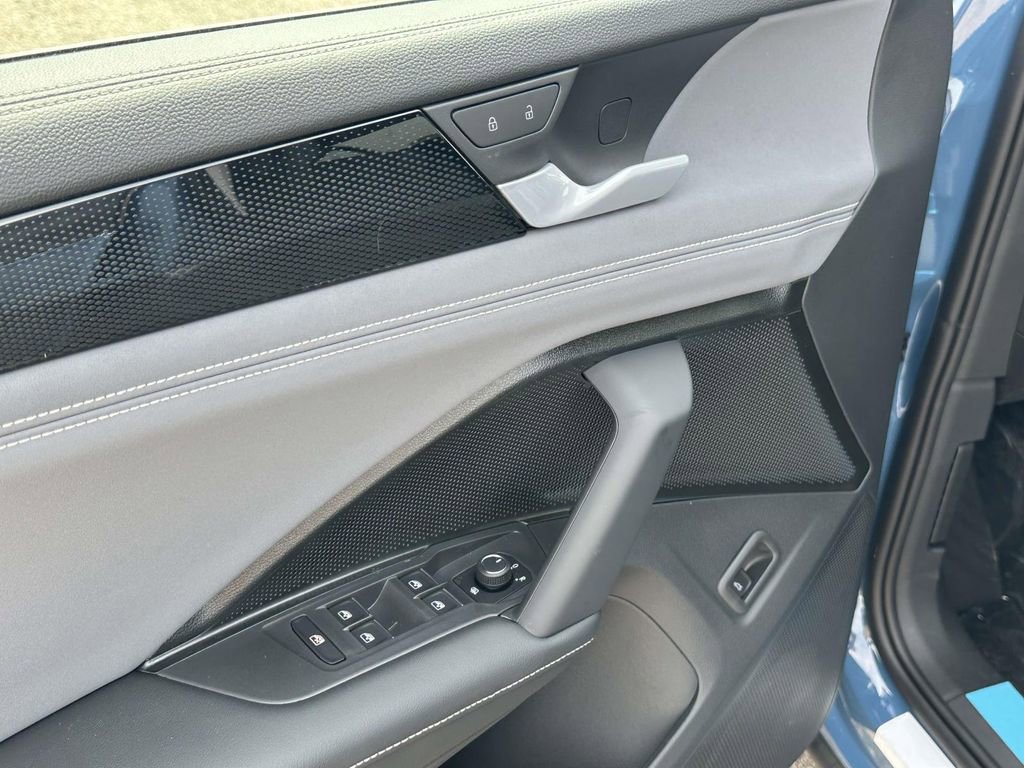 New 2026 Volkswagen Tiguan SE AWD/4WD image 11