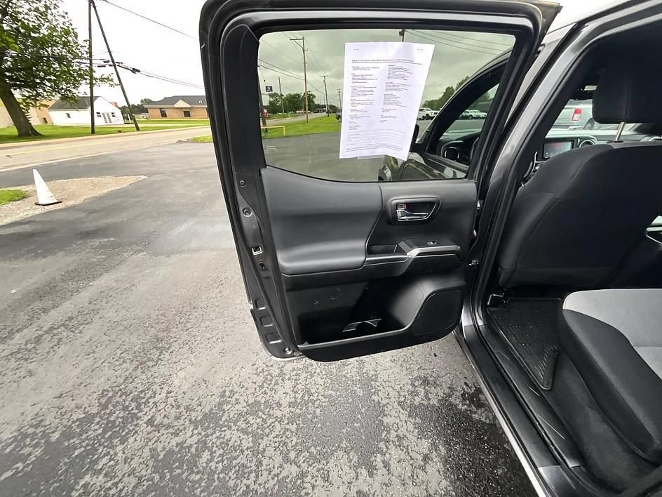 Used 2022 Toyota Tacoma TRD Sport AWD/4WD image 12