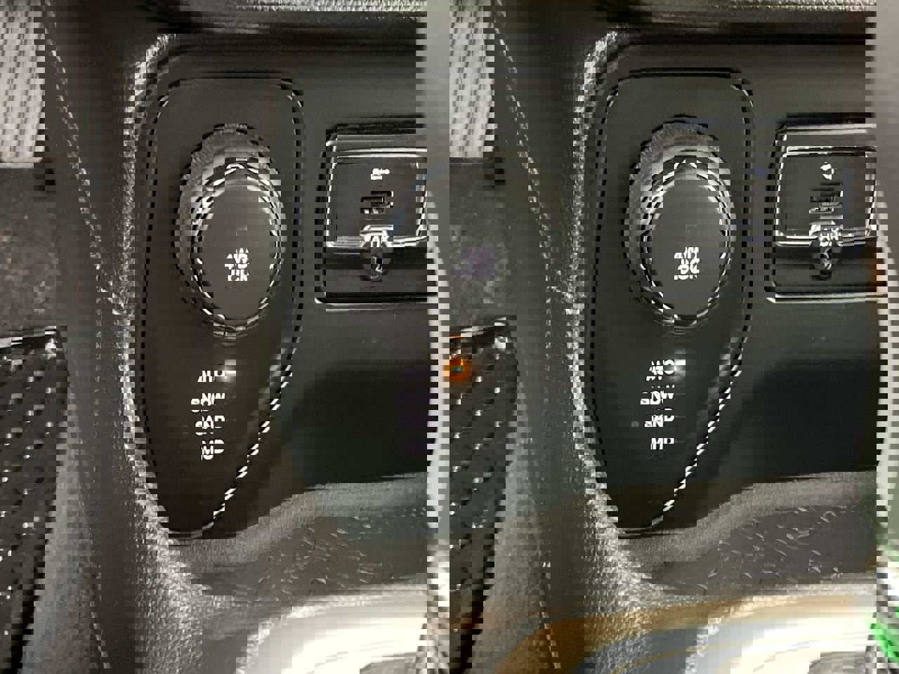 Used 2017 Jeep Renegade Latitude w/ Popular Equipment Group image 15