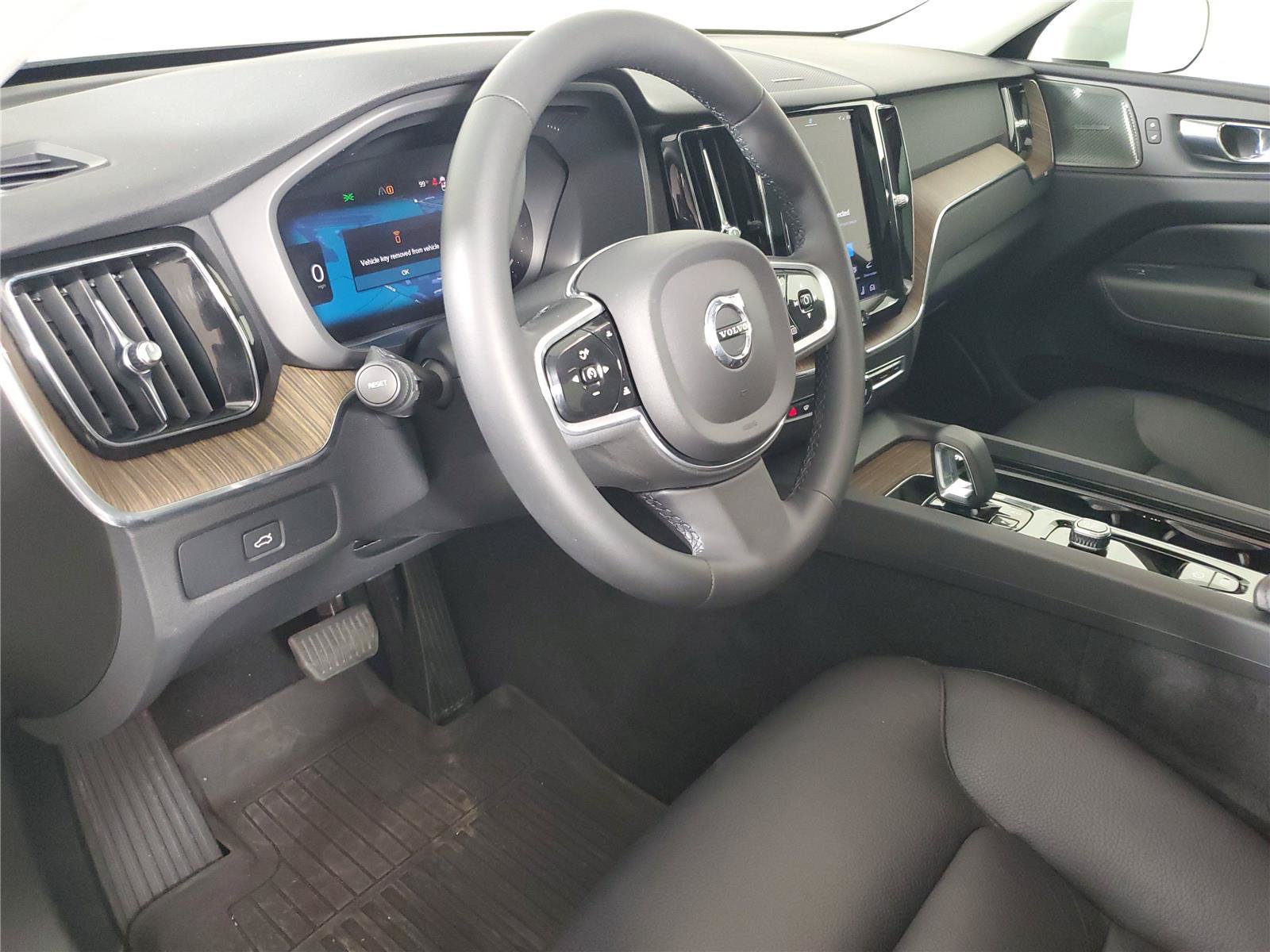 Certified 2023 Volvo XC60 B5 Plus w/ Protection Package Premier FWD image 24