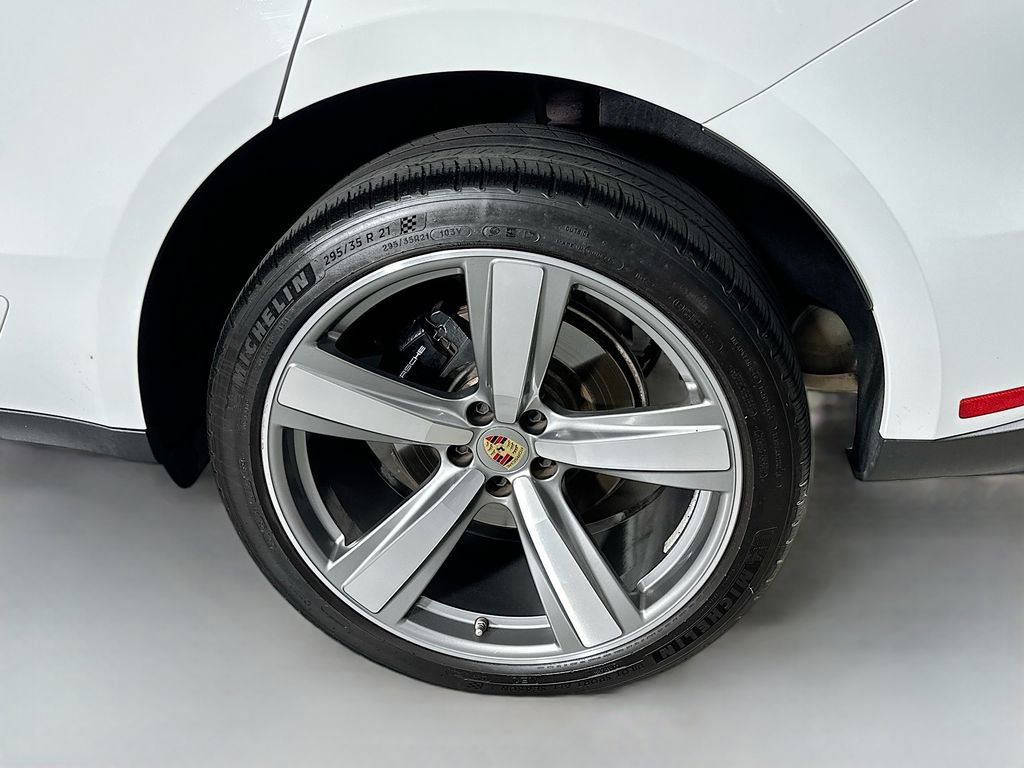Certified 2024 Porsche Macan AWD/4WD image 34